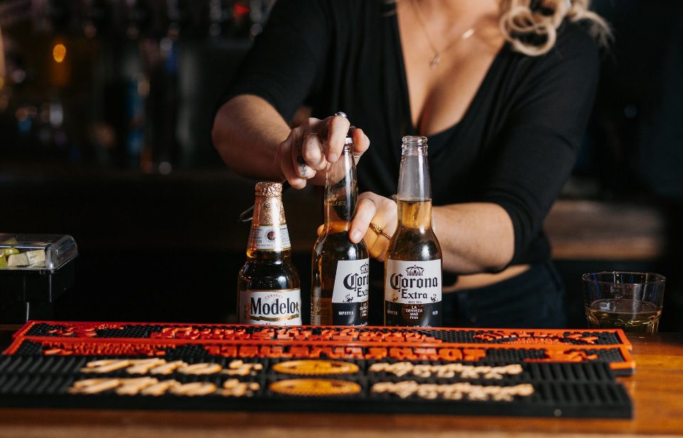 Dillingers Food and Spirits