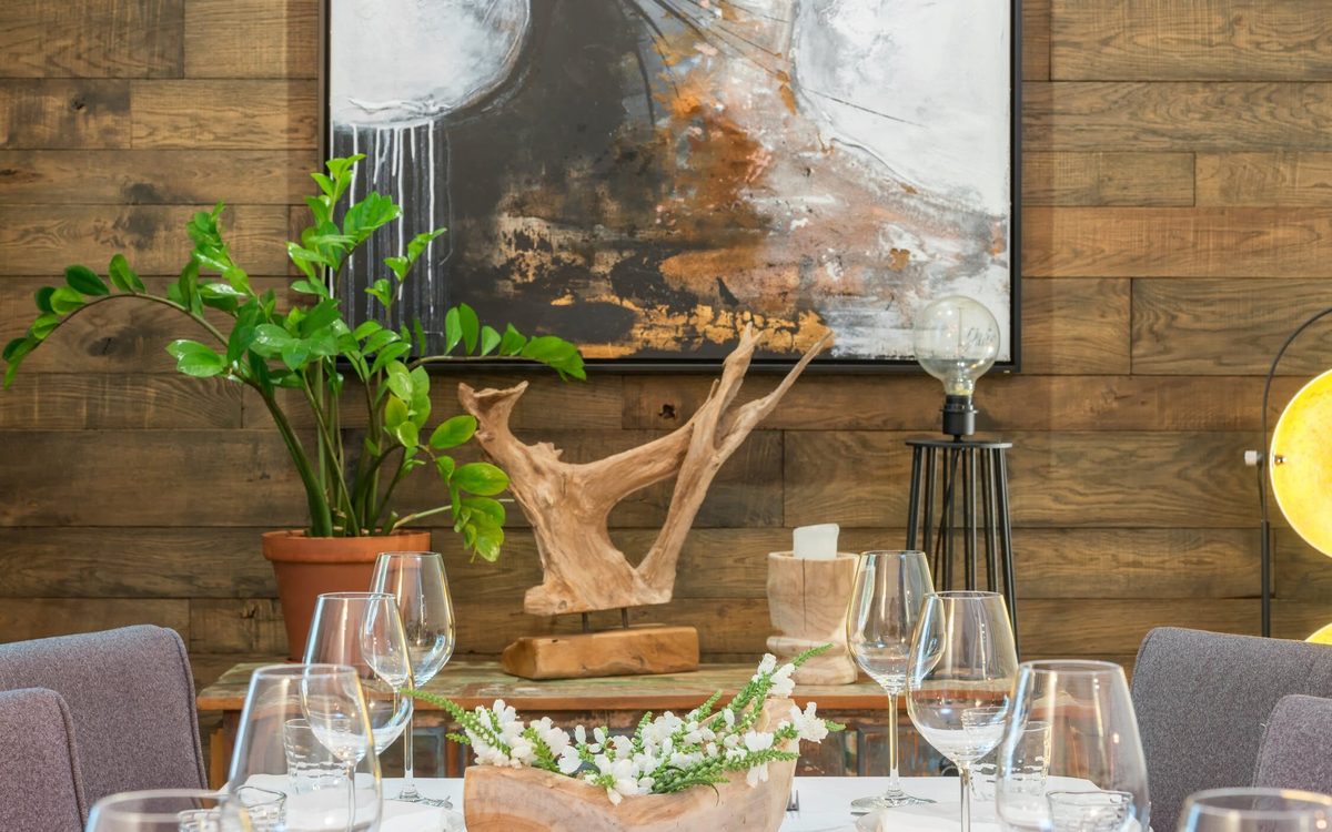 Dogwood Bar & Restaurant